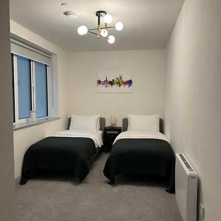 Haus Of Sulis, City Centre Apartment With Lift Access Bath Bagian luar foto
