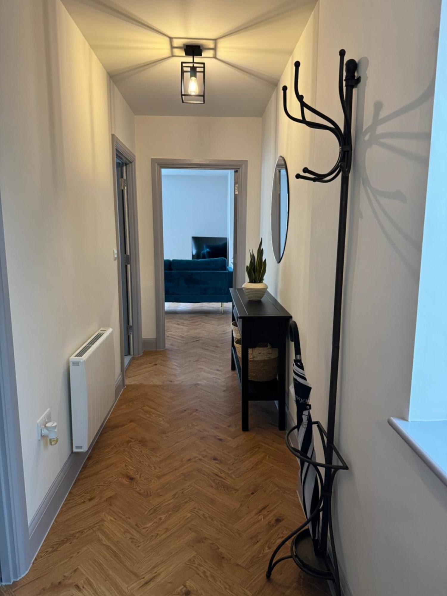 Haus Of Sulis, City Centre Apartment With Lift Access Bath Bagian luar foto