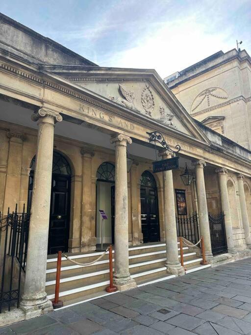 Haus Of Sulis, City Centre Apartment With Lift Access Bath Bagian luar foto