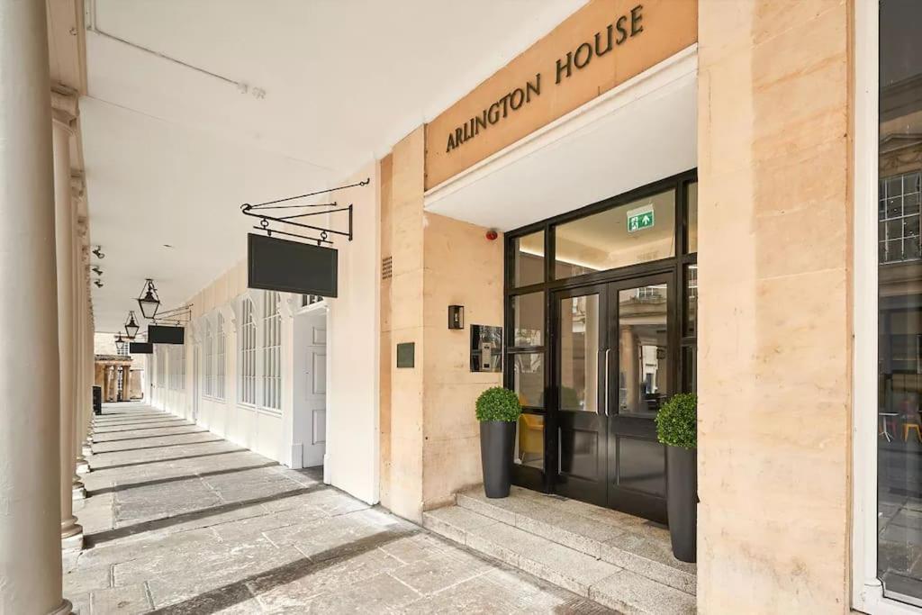 Haus Of Sulis, City Centre Apartment With Lift Access Bath Bagian luar foto