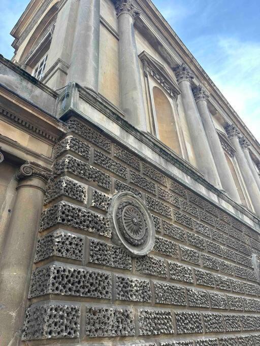 Haus Of Sulis, City Centre Apartment With Lift Access Bath Bagian luar foto