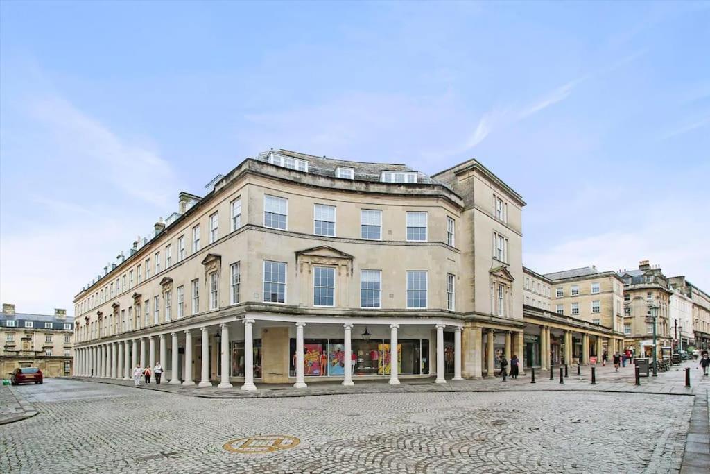 Haus Of Sulis, City Centre Apartment With Lift Access Bath Bagian luar foto